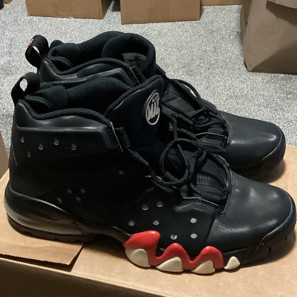 Air max Barkley Black and Red Athletic Shoes